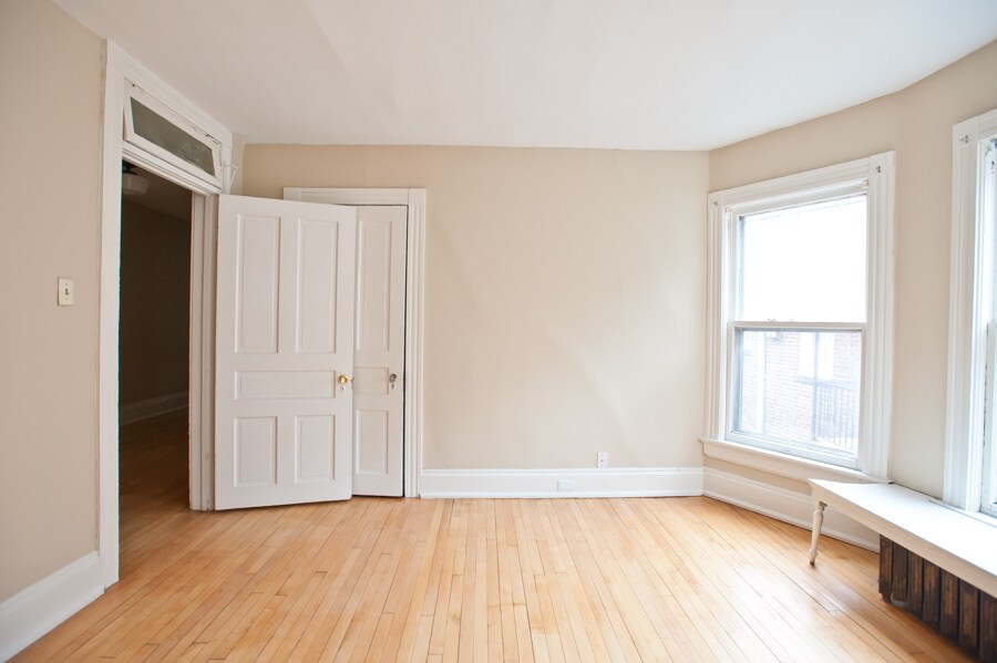 Building Photo - 2216 E Ivanhoe Pl