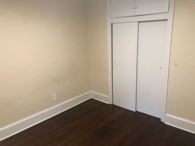 Building Photo - Dresden E - Westchester Duplex