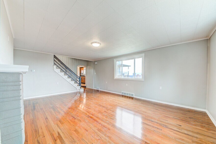 Building Photo - 5 Renwick St