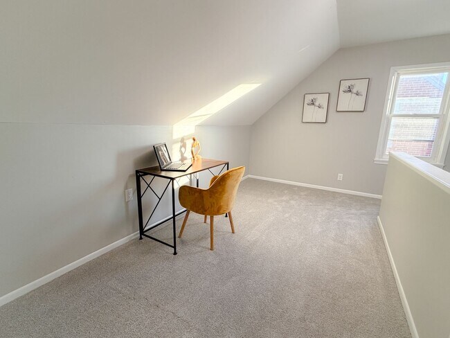 Building Photo - For rent or Sale - 3 bedroom 1 bath house - Updated throughout