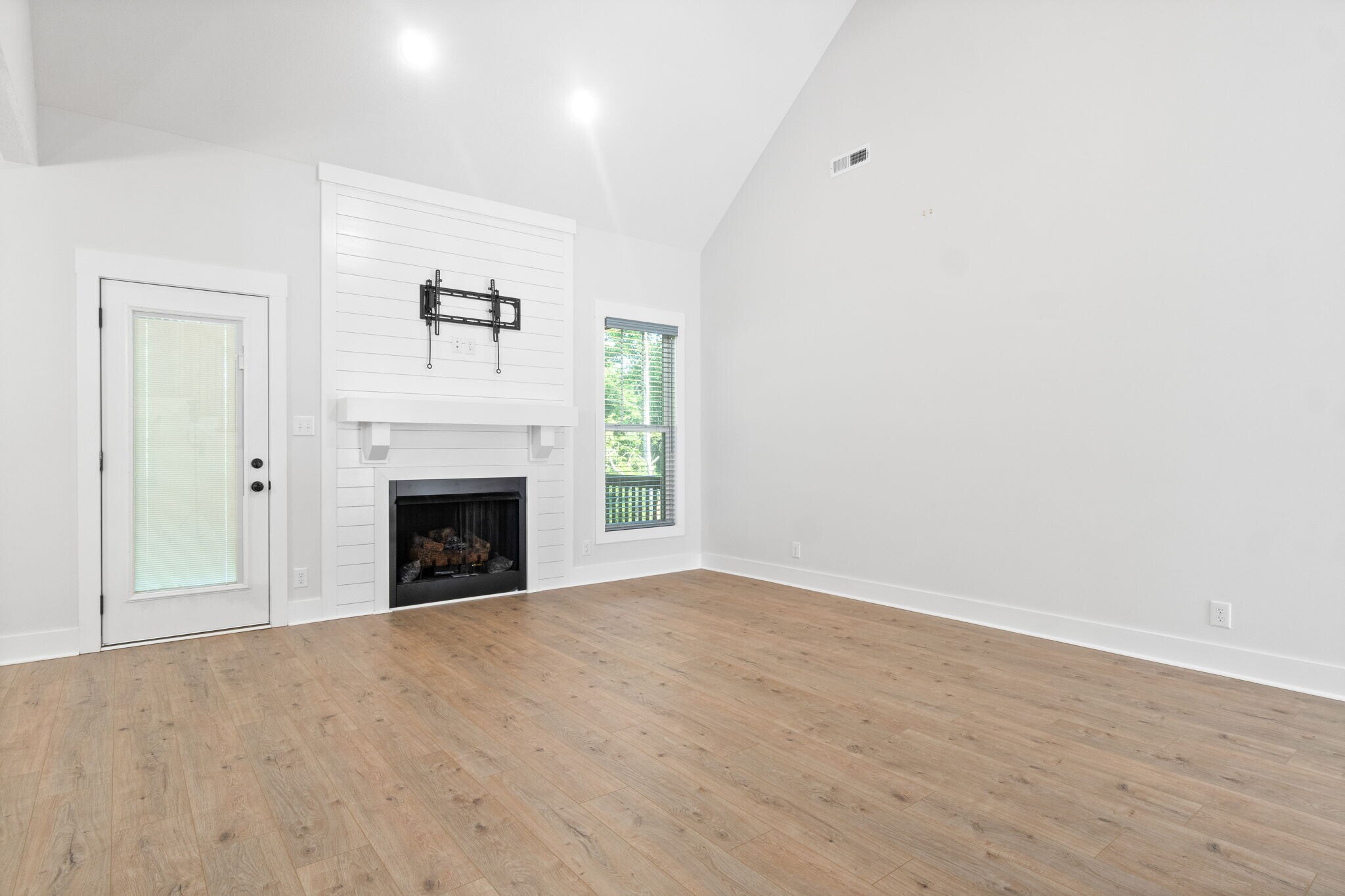 Building Photo - 1022 Brightwood Ct
