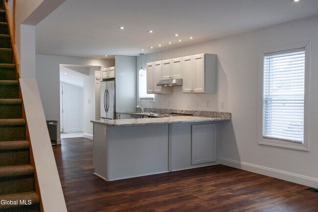 Building Photo - 288 Church St