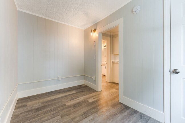 Building Photo - 38 New York St