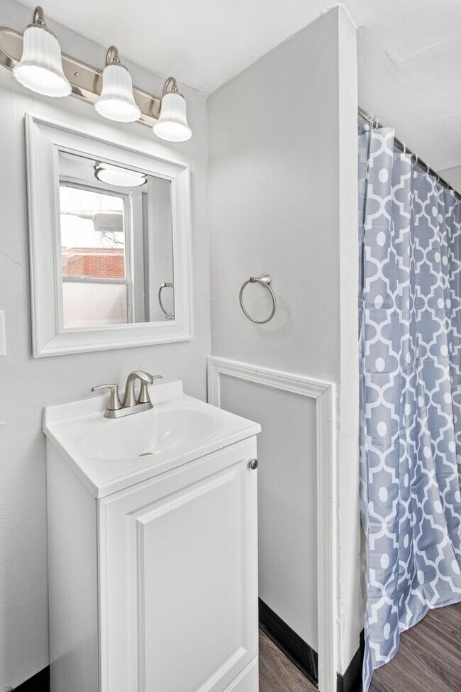 Building Photo - 1740 Arlington Ave