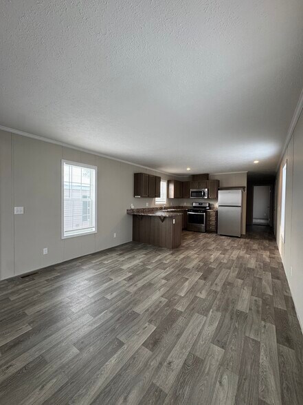 Building Photo - 2340 Maple Dr