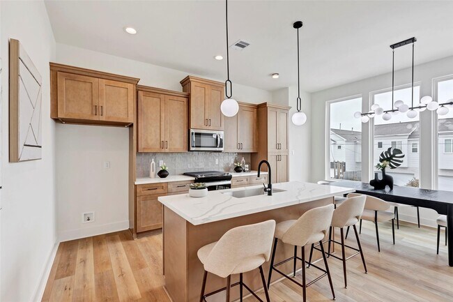 Building Photo - 4703 Oats St