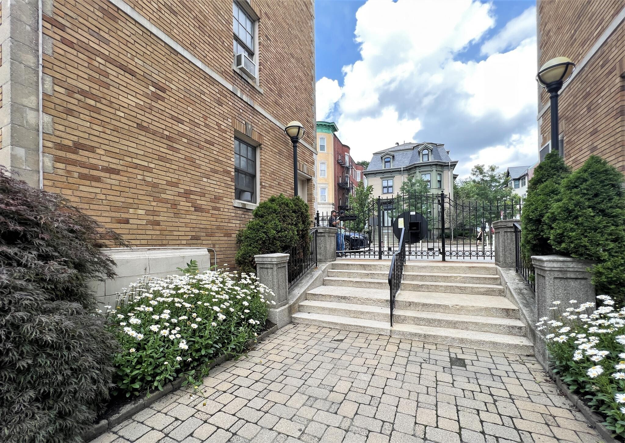 Building Photo - 852 Massachusetts Ave