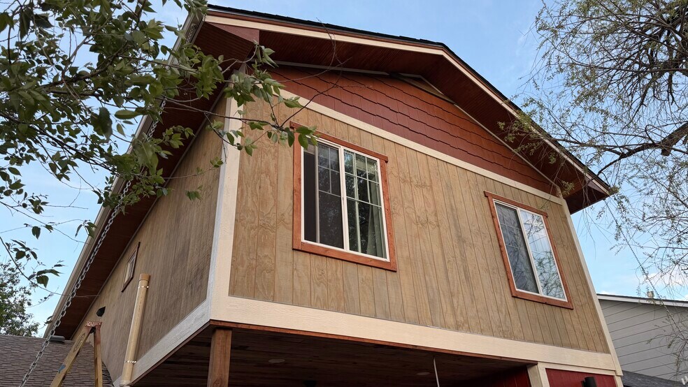 Building Photo - 1807 Creekwood Dr
