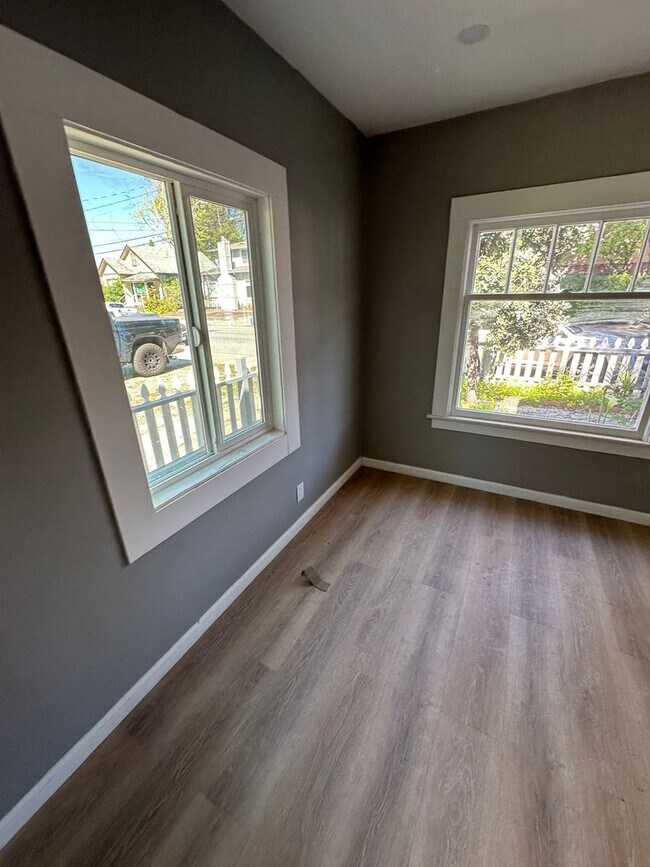 Building Photo - Cozy Santa Cruz Cottage