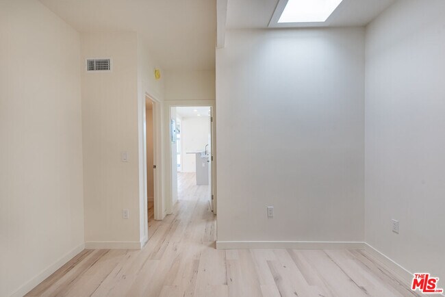 Building Photo - 7273 Birdview Ave