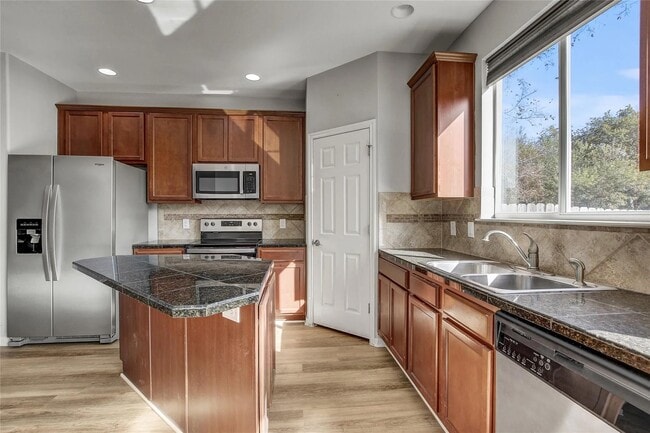 Building Photo - 512 Eberhart Ln