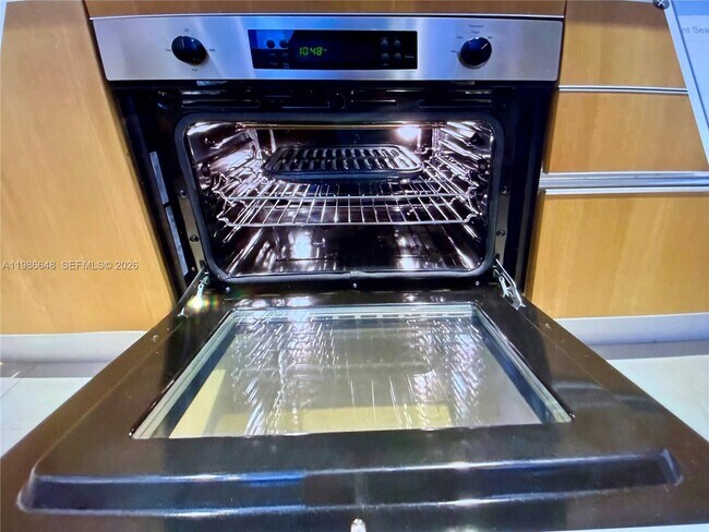 Building Photo - 1050 Brickell Ave