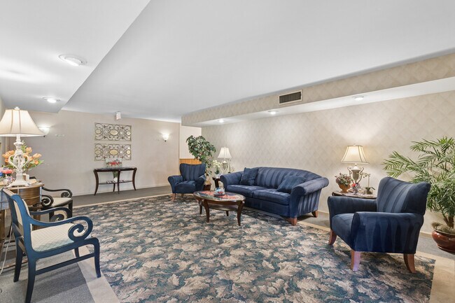 Building Photo - 7510 Farmingdale Dr