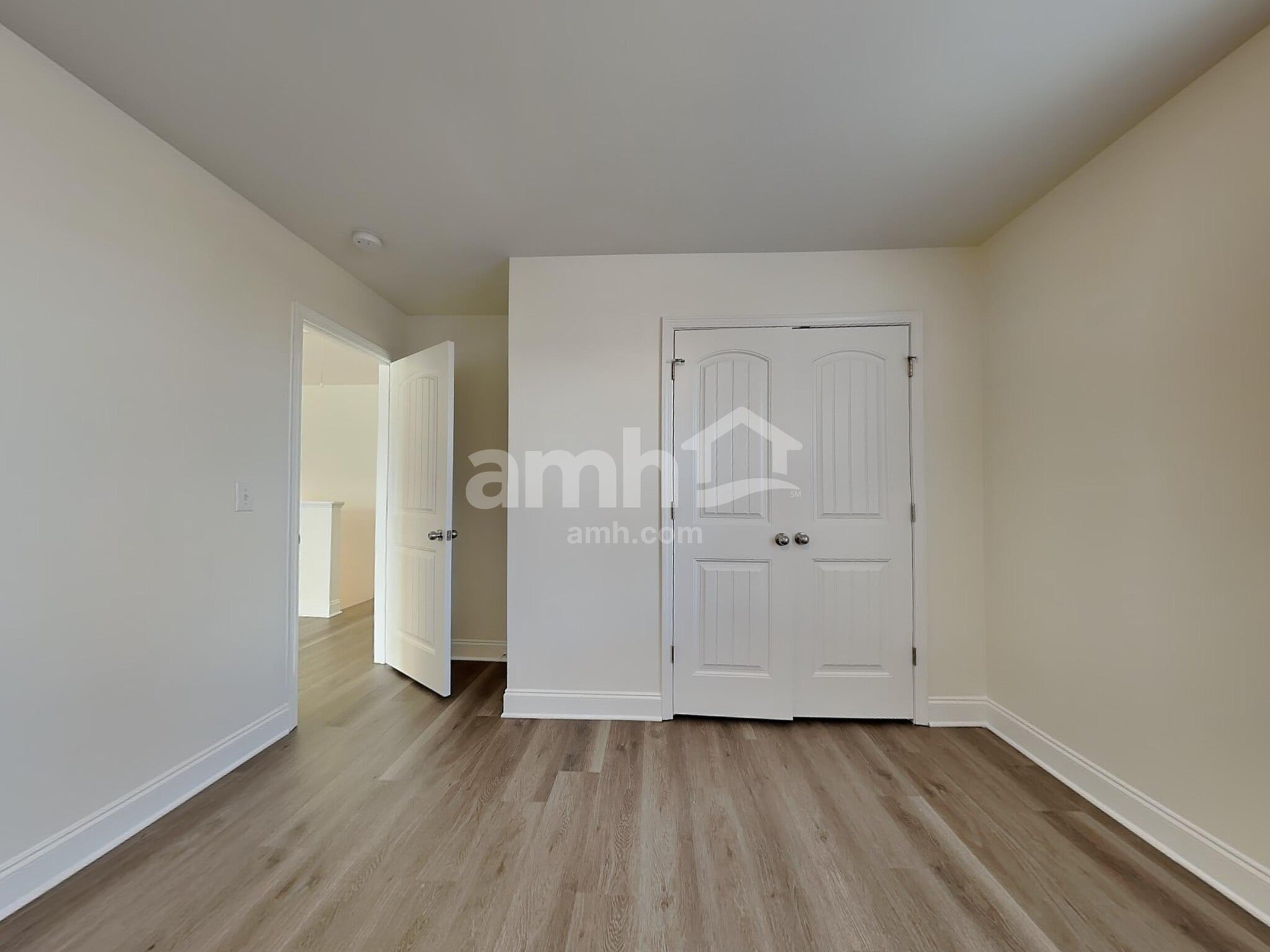 Building Photo - 185 Clubhouse Dr