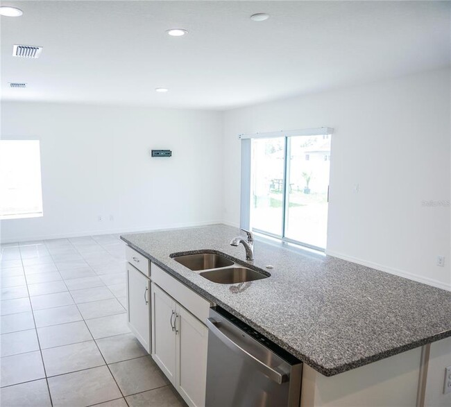 Building Photo - 900 Scrub Oak Hammock Rd