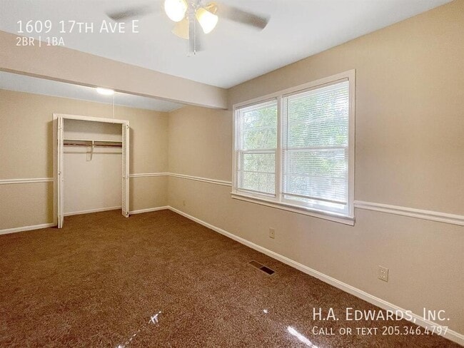 Building Photo - 1609 17th Ave E