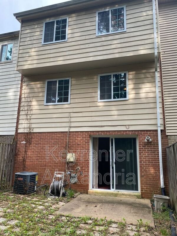 Building Photo - 5923 Kara Pl