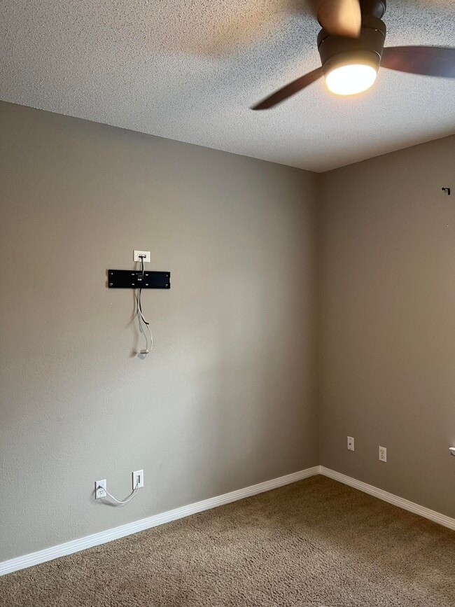 Building Photo - 195 S Shore Dr