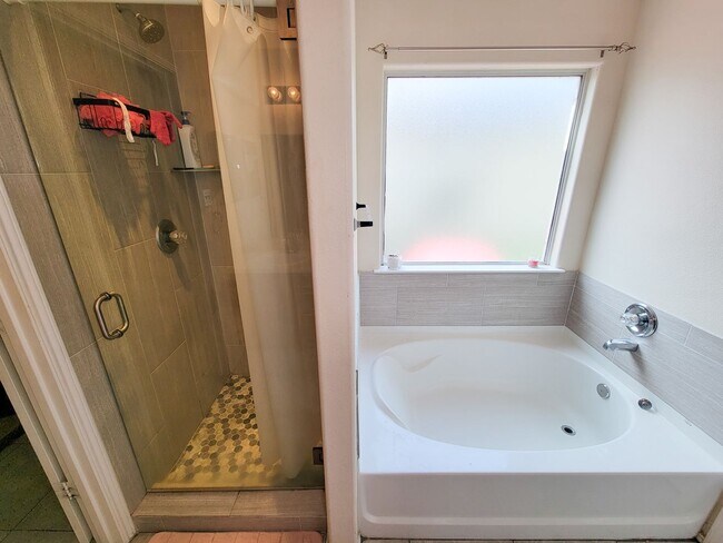 Building Photo - Comfort meets style in this home situated ...