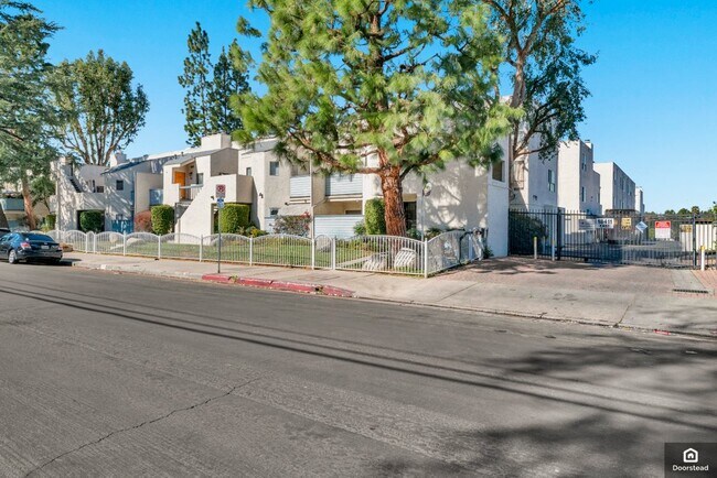 Building Photo - 18411 Hatteras St