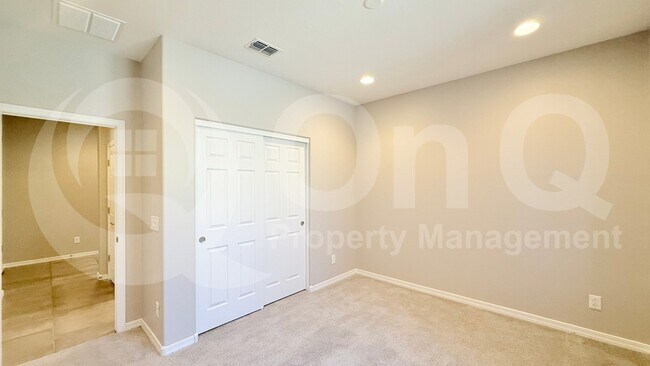 Building Photo - 25945 W Horsham Dr