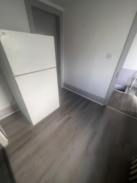 Building Photo - 631 W Market St