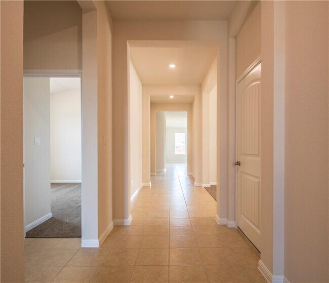 Building Photo - 1609 Desmond St