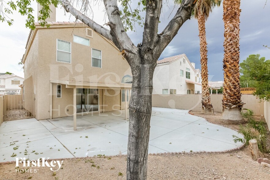 Building Photo - 1800 Navajo Lake Way