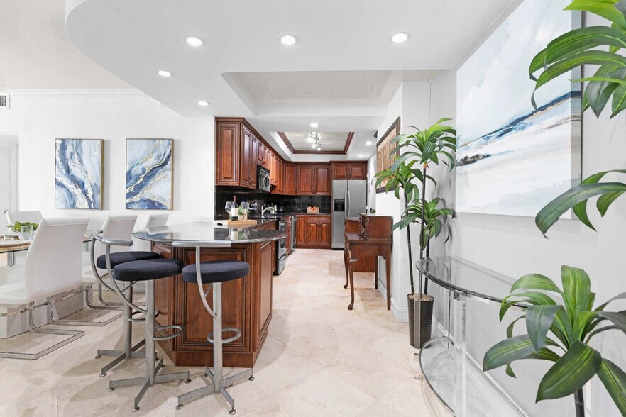 Building Photo - 4001 S Ocean Dr