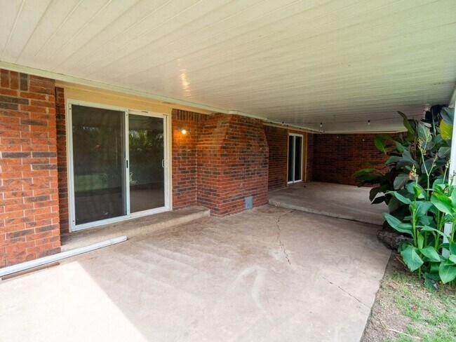 Building Photo - 3306 Pheasant Run Rd