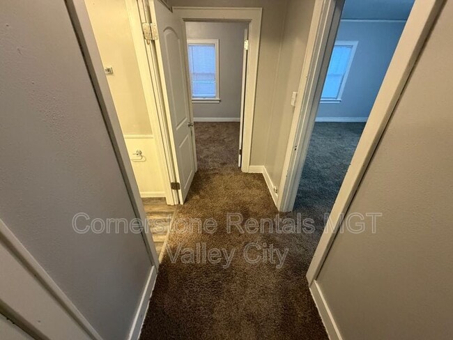 Building Photo - 208 5th Ave SW