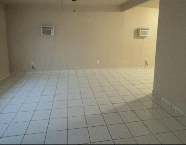 Building Photo - 1601 W San Ricardo Blvd