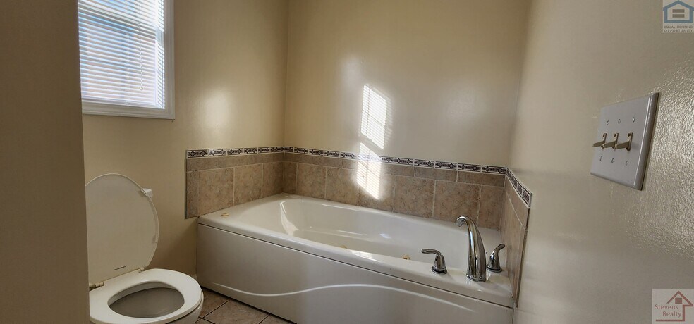 Building Photo - 3429 WJ Robinson Rd