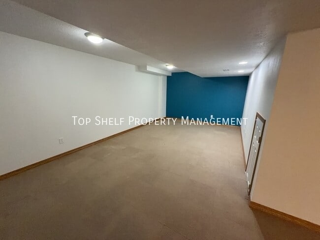 Building Photo - 4542 Meadow Valley Dr