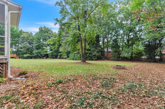 Building Photo - 517 Laurel Tree Ln