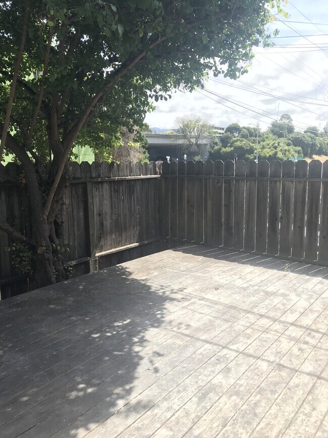 Building Photo - 01443