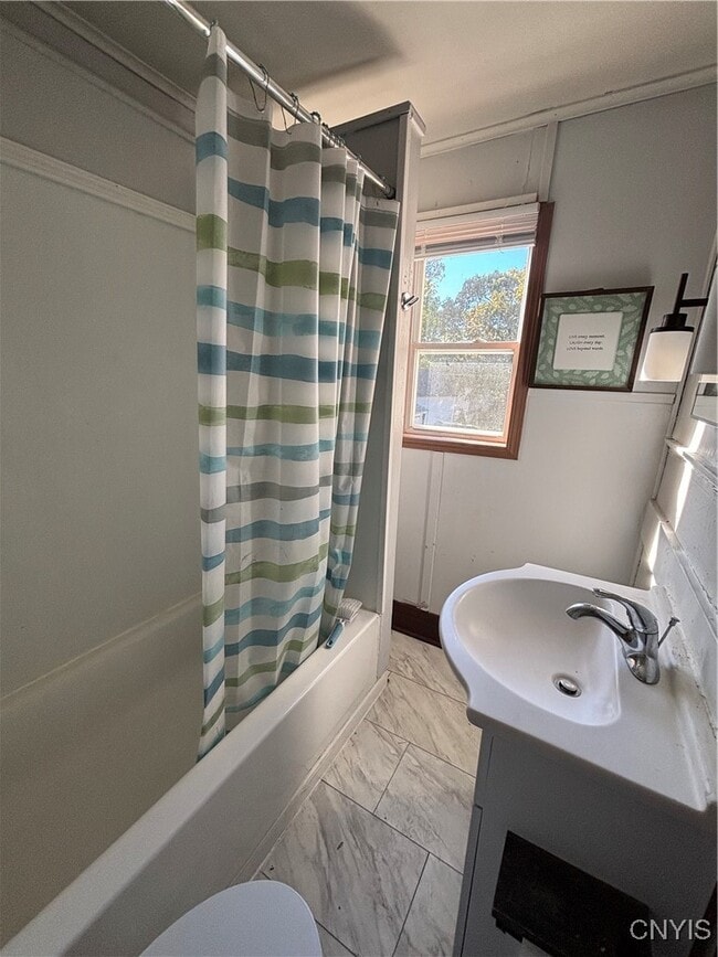 Building Photo - 942 State St