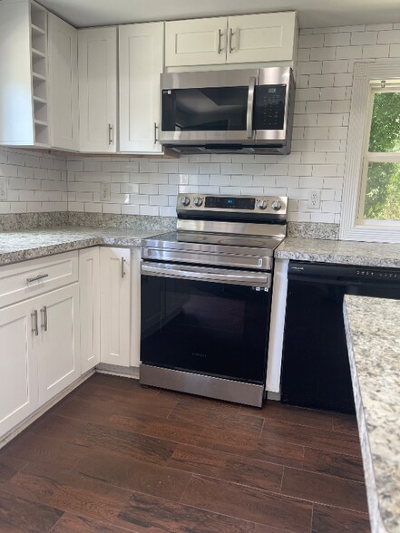 Building Photo - 222 Branch St