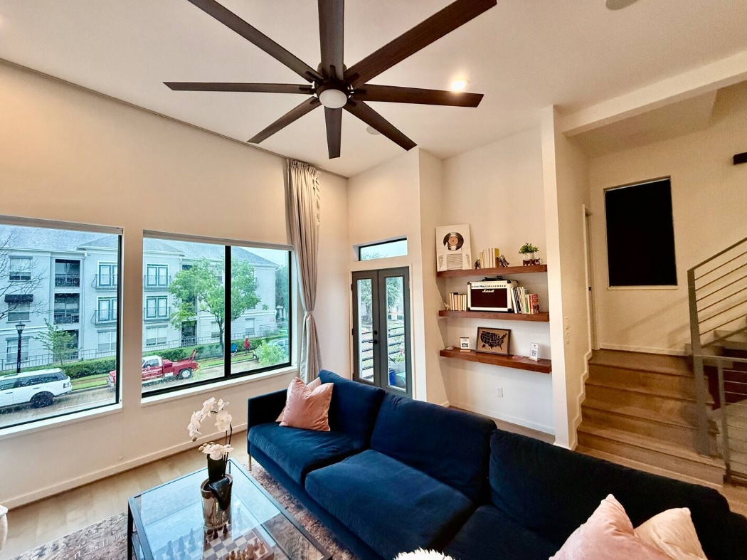 Building Photo - 513 Memorial Heights Dr