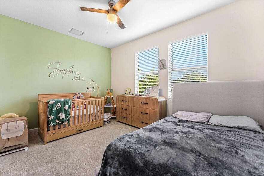 Building Photo - 16280 Oakview Dr