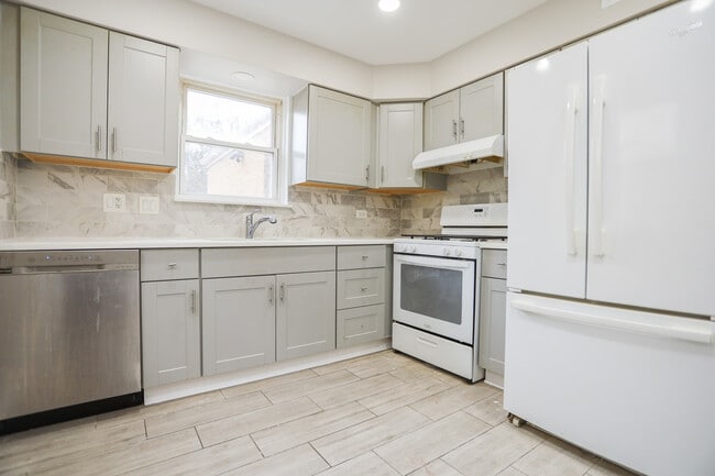 Building Photo - 3126 W Chase Ave