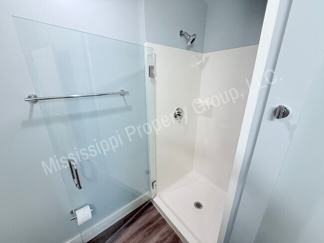 Building Photo - 3BR/3BA For Rent