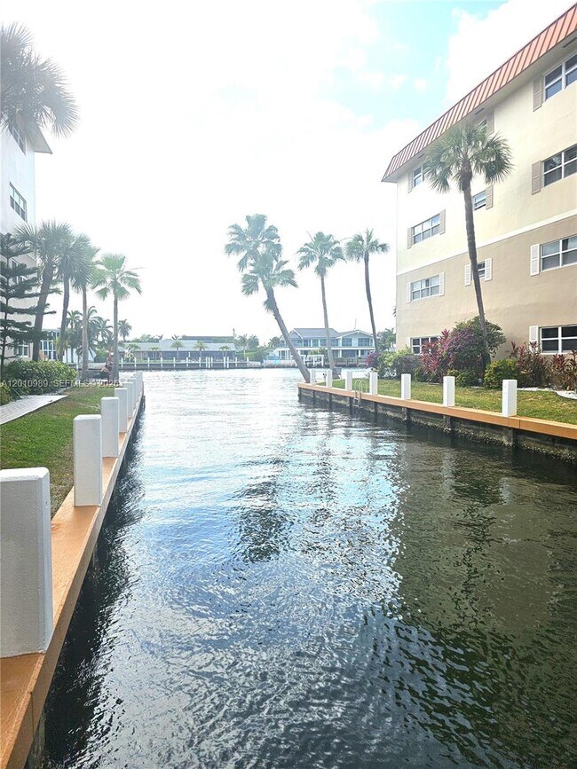 Building Photo - 2097 S Ocean Dr