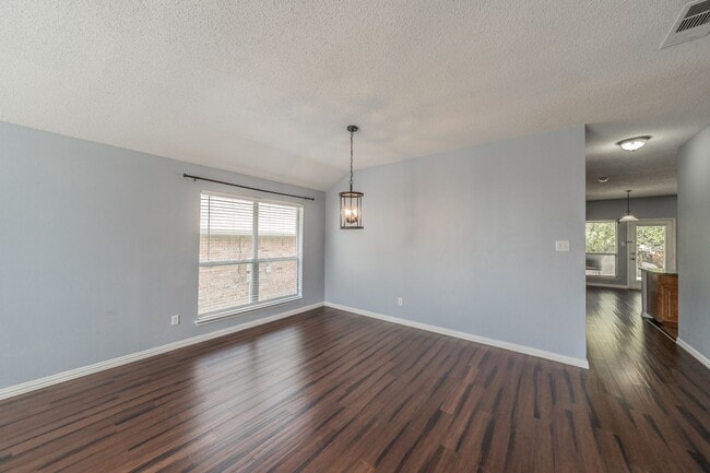 Building Photo - Spacious single-story 4-bedroom, 2-bath home in Arlington, Mansfield ISD