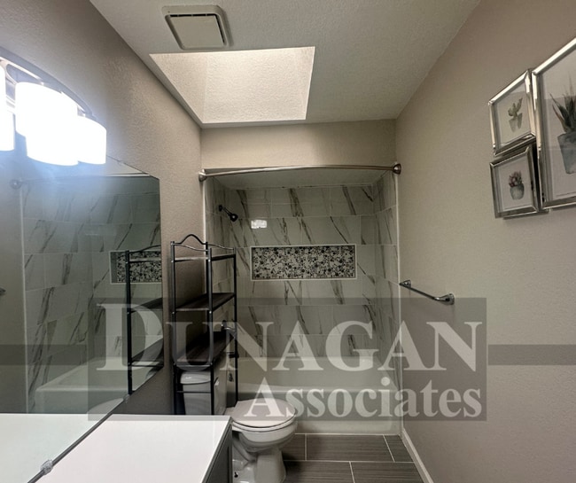 Building Photo - Charming 3 bedroom 2 Bathroom Home