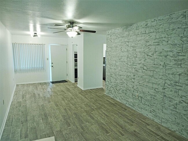 Building Photo - 5955 Palm Ln