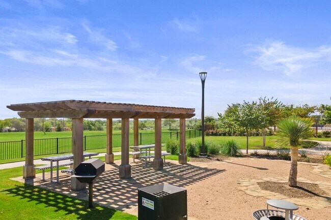 Building Photo - 121 Brody Ln