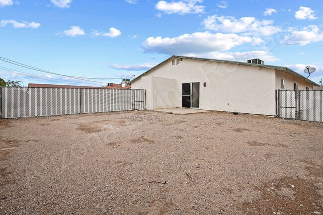 Building Photo - OSBO3240