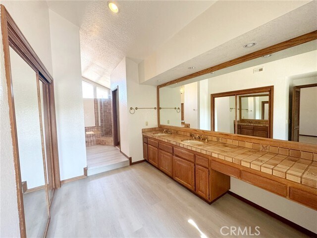 Building Photo - 2230 E Vista Mesa Way