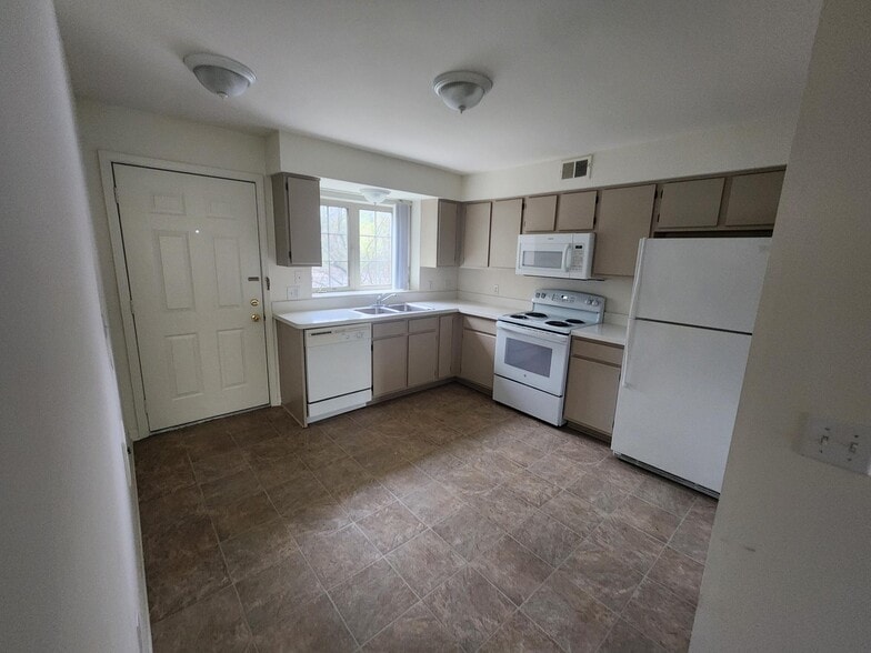 Building Photo - Liberty Woods